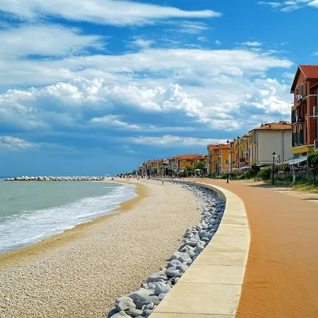 Апартаменты Seaview Flat In A Pet Friendly In *