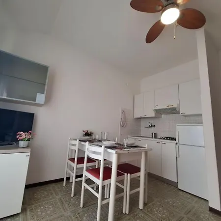 Seaview Flat In A Pet Friendly In Каорле