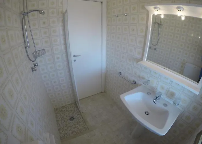 Seaview Flat In A Pet Friendly In Apartamento Caorle
