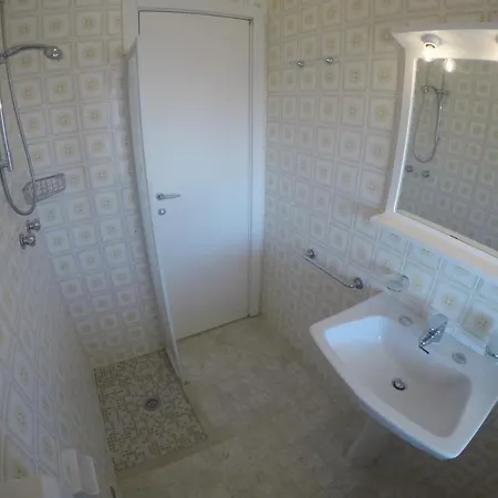 Seaview Flat In A Pet Friendly In Lägenhet Caorle