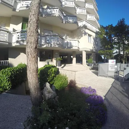 Seaview Flat In A Pet Friendly In